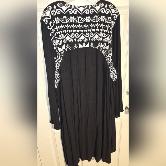 Torrid Embroidered Gauzy Tie Front Kimono Beach Swim Cover-up Plus Size 5X or 6X - Picture 6 of 9